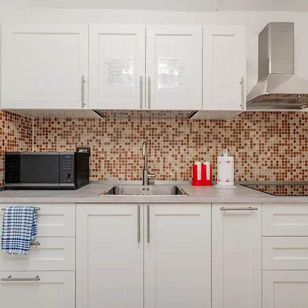 Guest house Domo Le Mura Puniche, Centro Di 3*