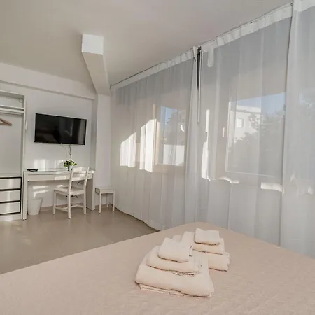 Domo Le Mura Puniche, Centro Di 3*