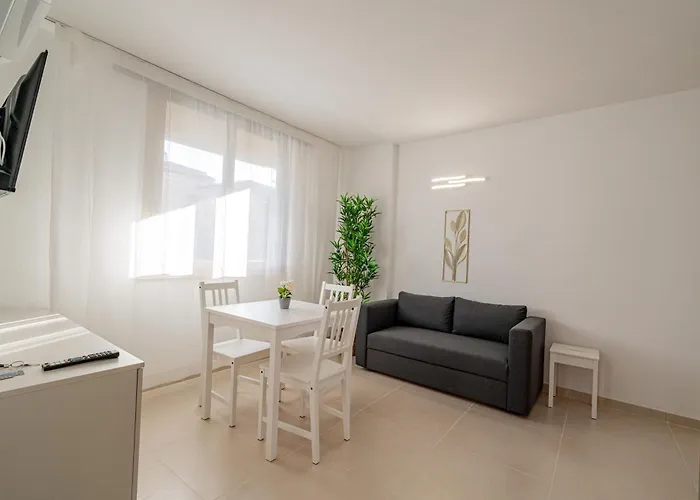 Domo Le Mura Puniche, Centro Di 3*