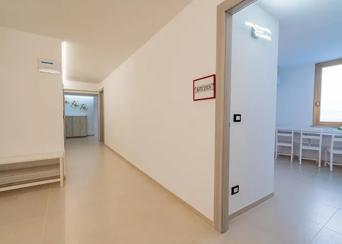 Domo Le Mura Puniche, Centro Di 3*